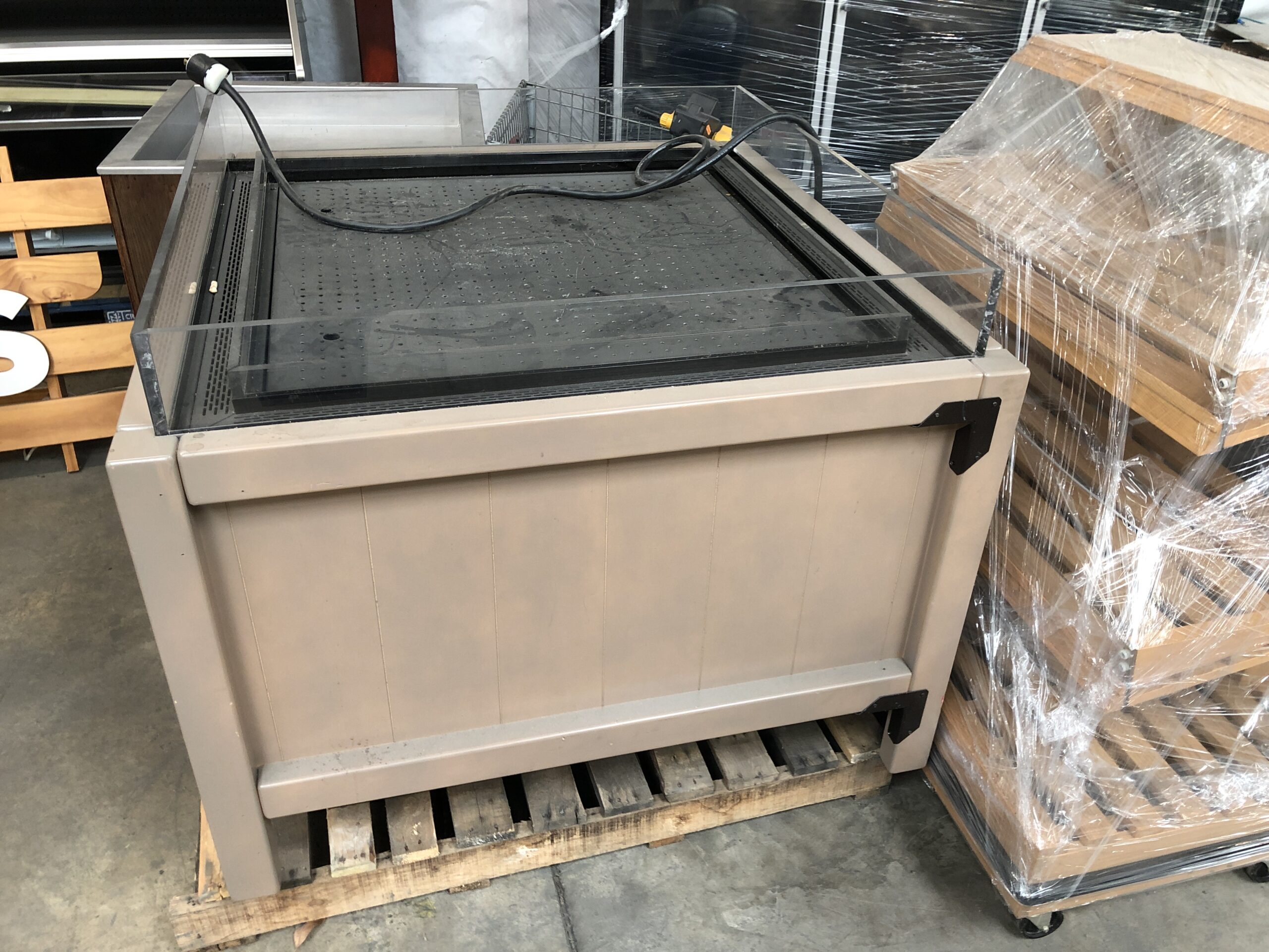 Refrigerated 4’x4′ Produce Display