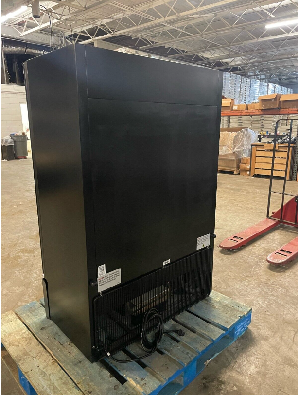 True Visual Merchandiser Slim Line Refrigerator with Swing Door - Image 6