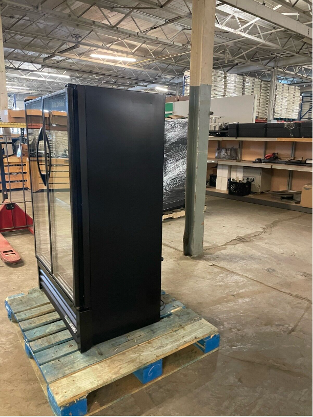 True Visual Merchandiser Slim Line Refrigerator with Swing Door - Image 5