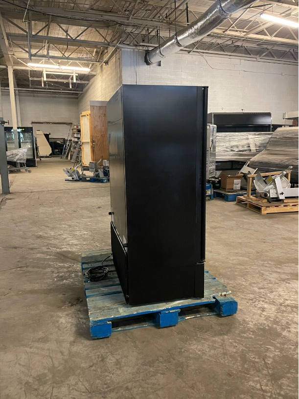 True Visual Merchandiser Slim Line Refrigerator with Swing Door - Image 4