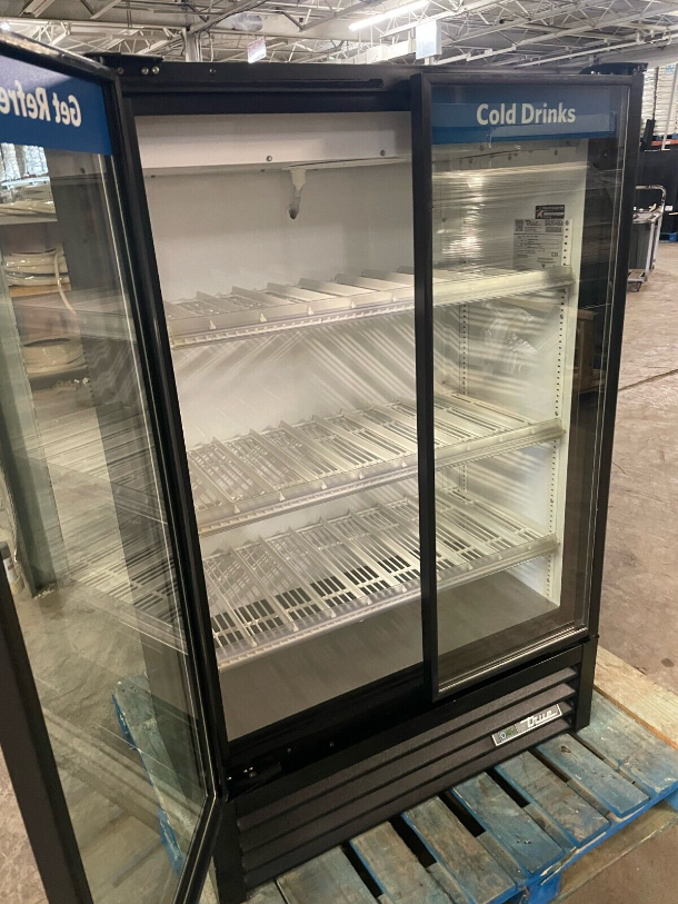 True Visual Merchandiser Slim Line Refrigerator with Swing Door - Image 2